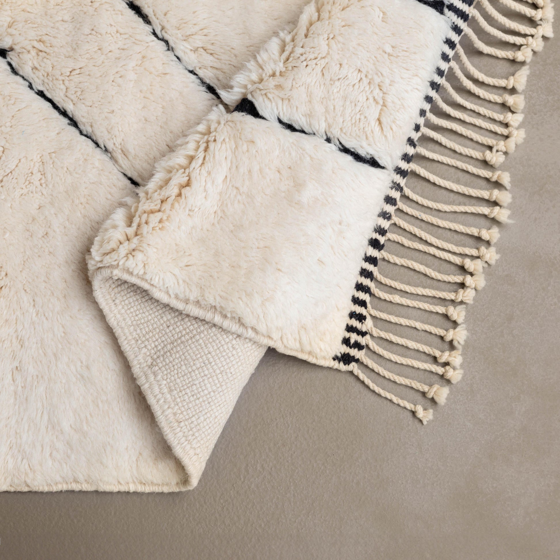 IN STOCK - AZROU ASIF - Barbary Wool